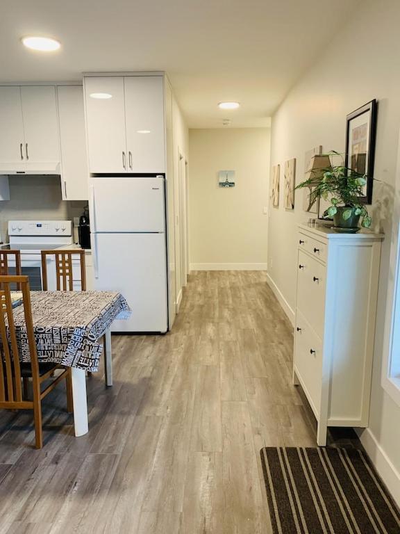 Baycrestone Apartment Coquitlam Bagian luar foto