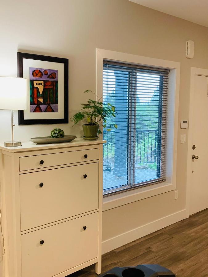 Baycrestone Apartment Coquitlam Bagian luar foto