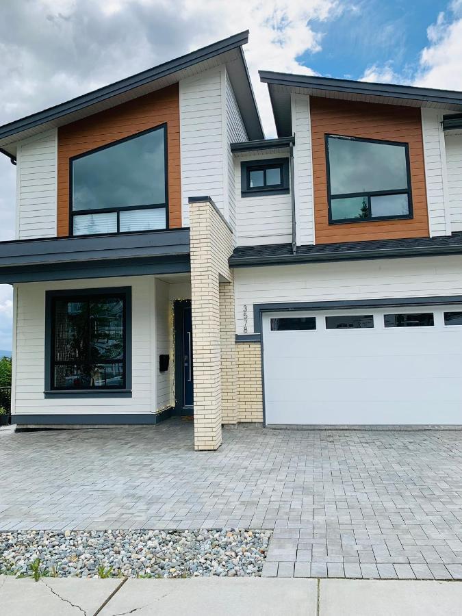 Baycrestone Apartment Coquitlam Bagian luar foto