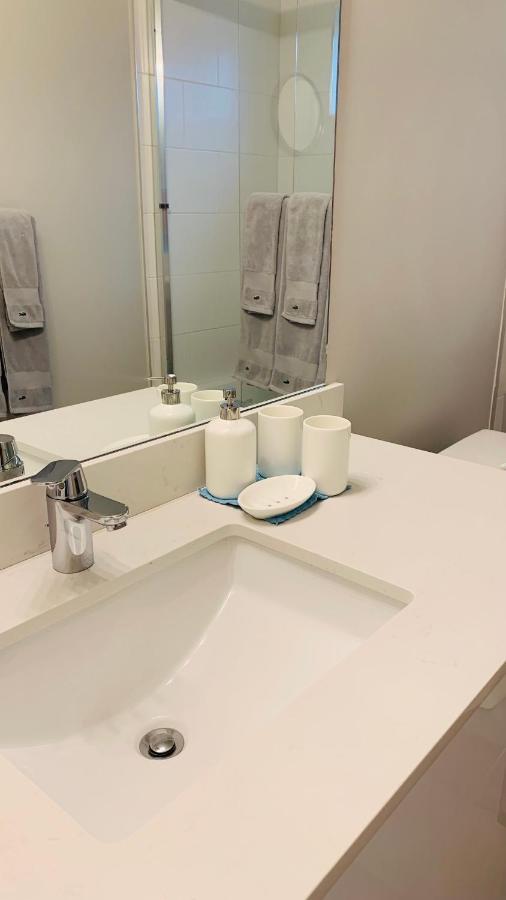 Baycrestone Apartment Coquitlam Bagian luar foto