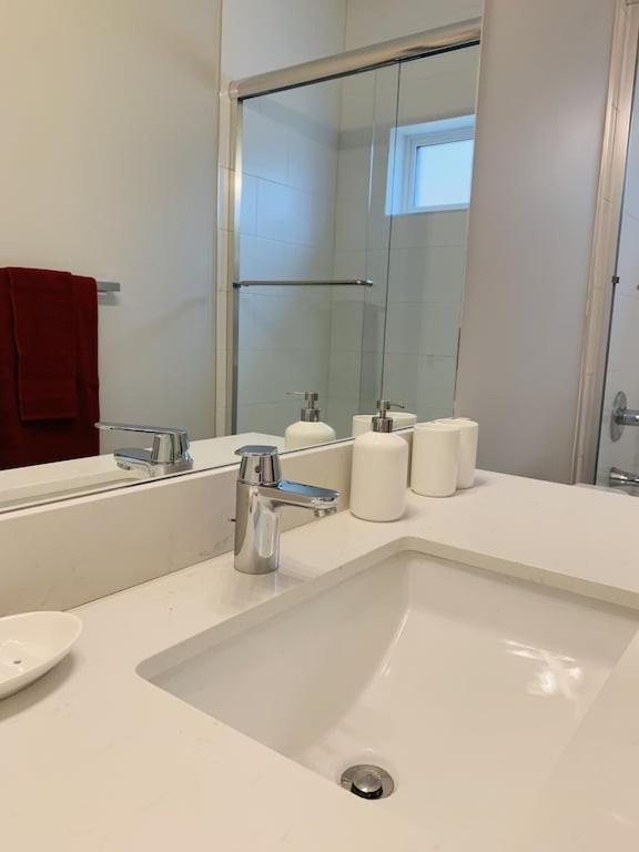 Baycrestone Apartment Coquitlam Bagian luar foto