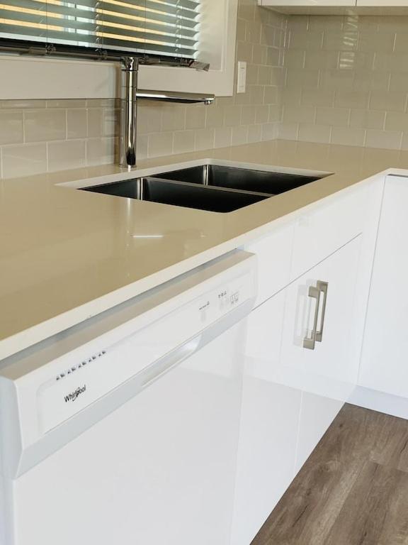 Baycrestone Apartment Coquitlam Bagian luar foto