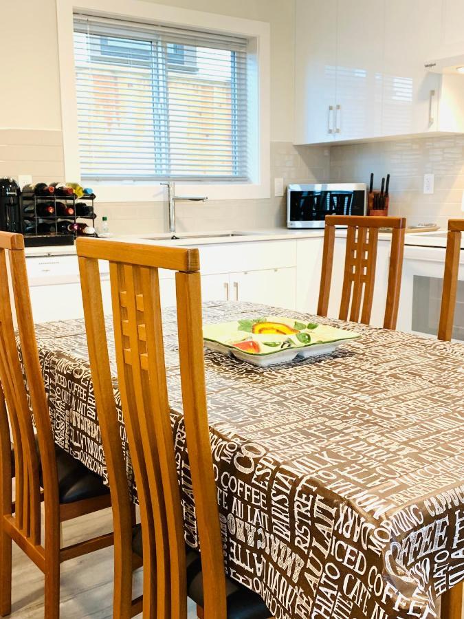 Baycrestone Apartment Coquitlam Bagian luar foto
